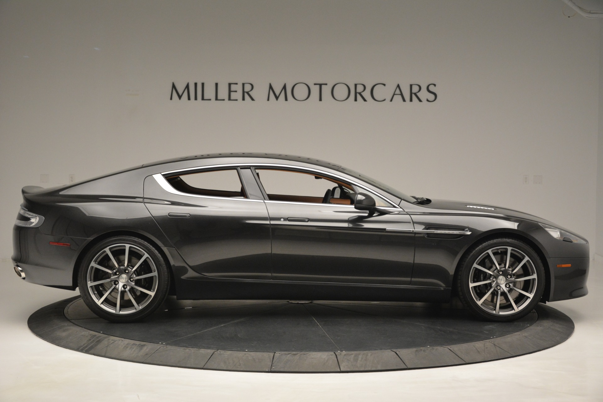 Астон Мартин rapide s