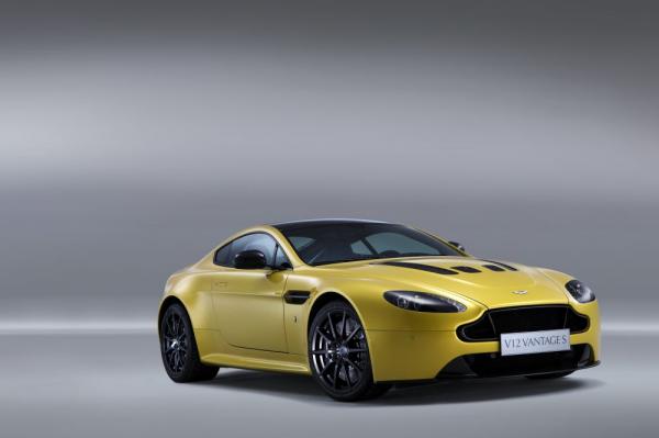 New 2017 Aston Martin V12 Vantage S for sale Sold at Pagani of Greenwich in Greenwich CT 06830 3