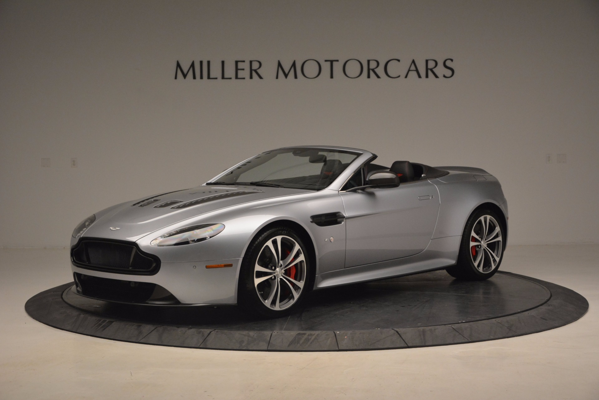Used 2015 Aston Martin V12 Vantage S Roadster for sale Sold at Pagani of Greenwich in Greenwich CT 06830 1