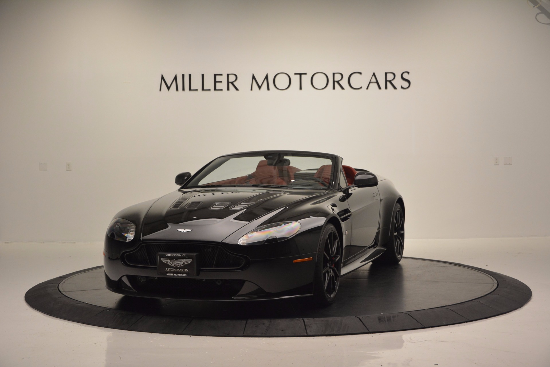 Used 2015 Aston Martin V12 Vantage S Roadster for sale Sold at Pagani of Greenwich in Greenwich CT 06830 1