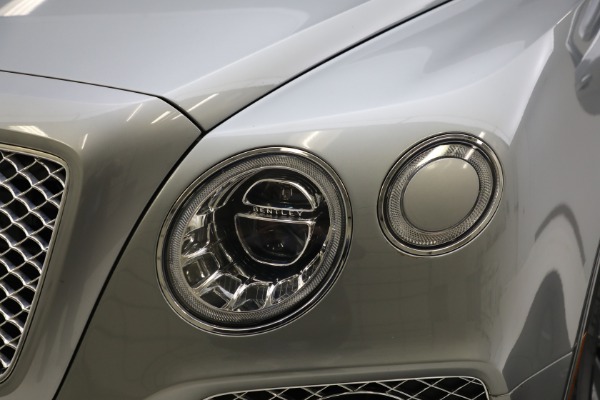 Used 2018 Bentley Bentayga W12 Signature Edition for sale Sold at Pagani of Greenwich in Greenwich CT 06830 13