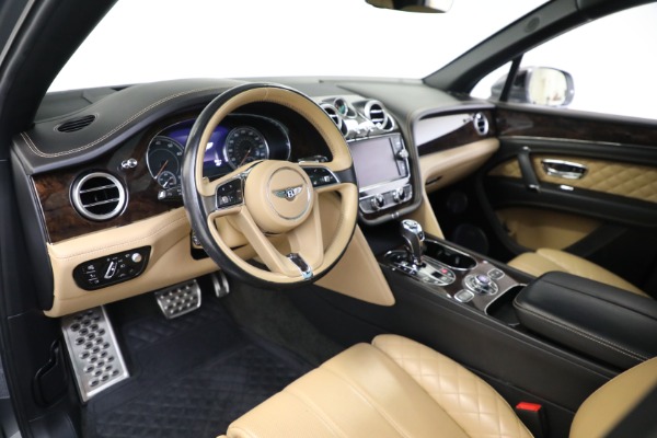 Used 2018 Bentley Bentayga W12 Signature Edition for sale Sold at Pagani of Greenwich in Greenwich CT 06830 17