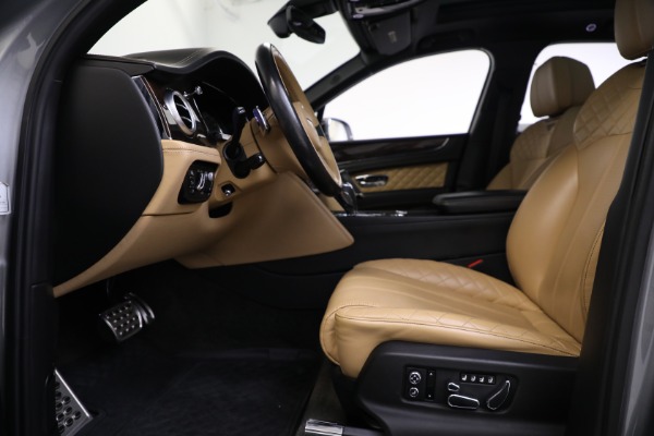 Used 2018 Bentley Bentayga W12 Signature Edition for sale Sold at Pagani of Greenwich in Greenwich CT 06830 18