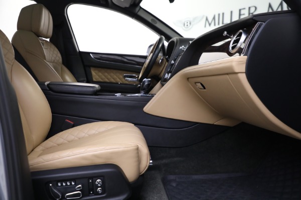 Used 2018 Bentley Bentayga W12 Signature Edition for sale Sold at Pagani of Greenwich in Greenwich CT 06830 22
