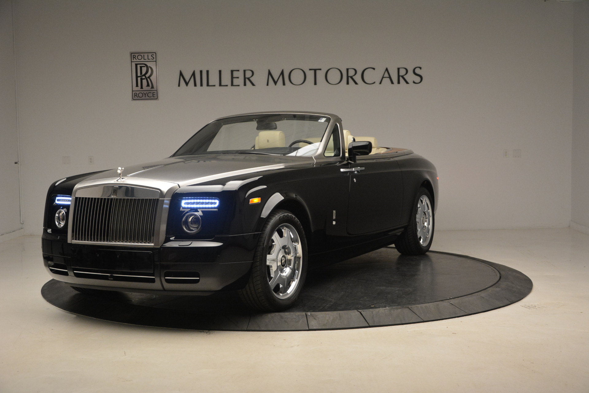 Used 2009 Rolls-Royce Phantom Drophead Coupe for sale Sold at Pagani of Greenwich in Greenwich CT 06830 1