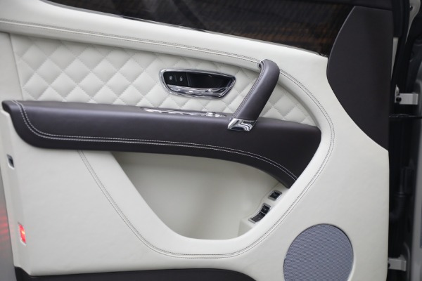 Used 2018 Bentley Bentayga Signature Edition for sale Sold at Pagani of Greenwich in Greenwich CT 06830 13