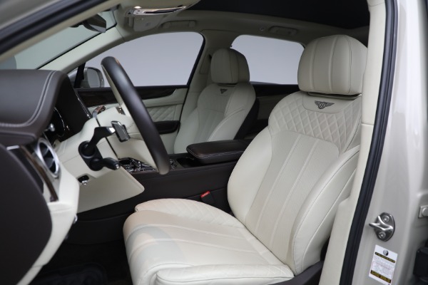 Used 2018 Bentley Bentayga Signature Edition for sale Sold at Pagani of Greenwich in Greenwich CT 06830 16