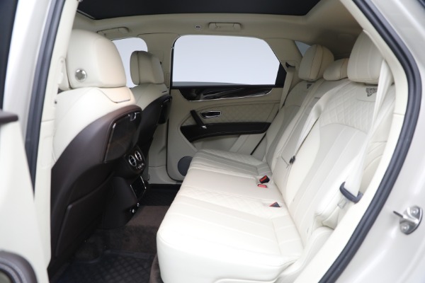 Used 2018 Bentley Bentayga Signature Edition for sale Sold at Pagani of Greenwich in Greenwich CT 06830 18