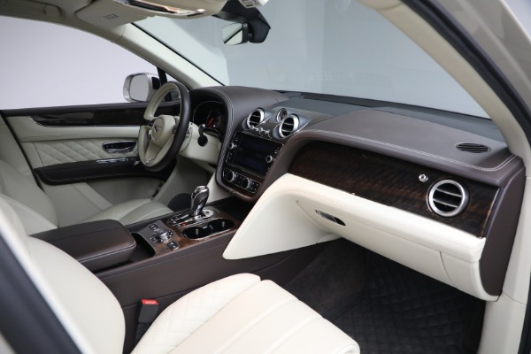 Used 2018 Bentley Bentayga Signature Edition for sale Sold at Pagani of Greenwich in Greenwich CT 06830 20