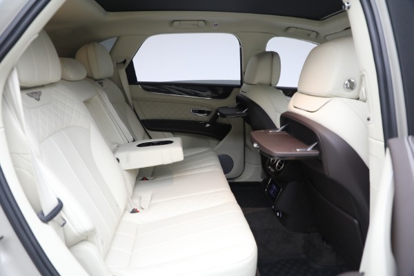 Used 2018 Bentley Bentayga Signature Edition for sale Sold at Pagani of Greenwich in Greenwich CT 06830 24