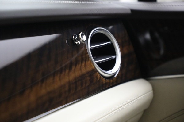 Used 2018 Bentley Bentayga Signature Edition for sale Sold at Pagani of Greenwich in Greenwich CT 06830 26