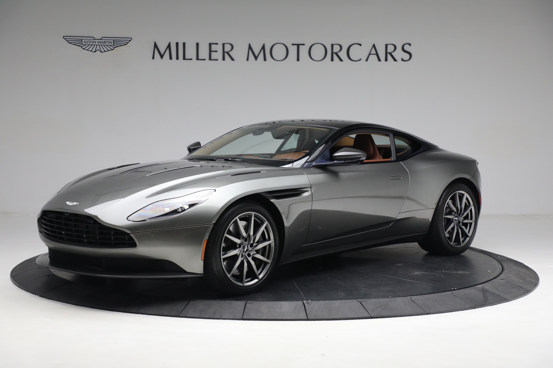 Used 2018 Aston Martin DB11 V12 for sale $127,900 at Pagani of Greenwich in Greenwich CT 06830 1