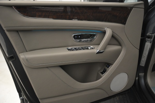 New 2019 Bentley Bentayga V8 for sale Sold at Pagani of Greenwich in Greenwich CT 06830 17