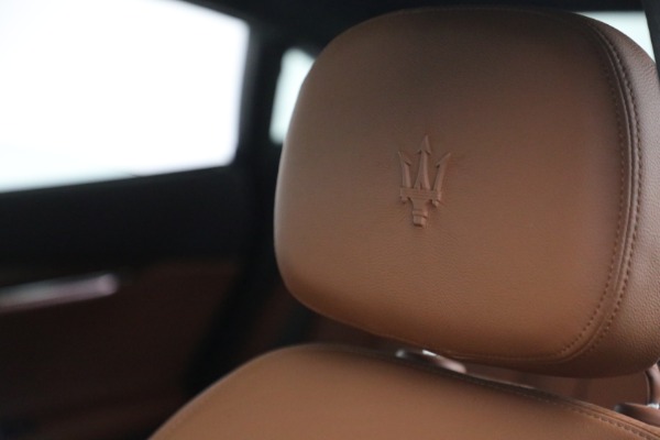 Used 2015 Maserati Quattroporte S Q4 for sale Sold at Pagani of Greenwich in Greenwich CT 06830 25