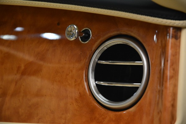 Used 2015 Bentley Flying Spur V8 for sale Sold at Pagani of Greenwich in Greenwich CT 06830 22