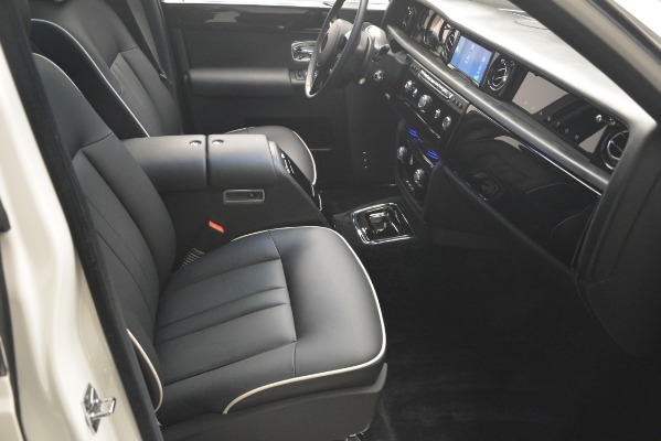 Used 2014 Rolls-Royce Phantom for sale Sold at Pagani of Greenwich in Greenwich CT 06830 27