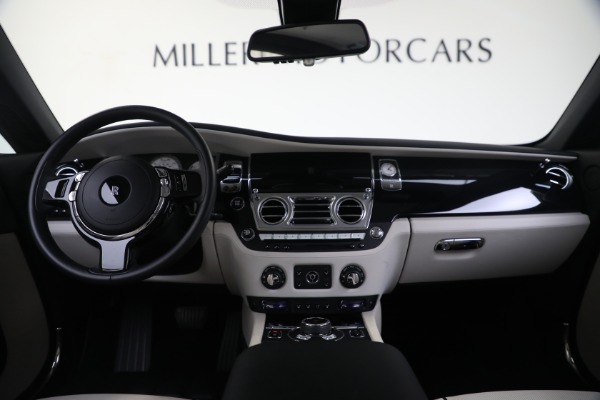 Used 2016 Rolls-Royce Wraith for sale $205,900 at Pagani of Greenwich in Greenwich CT 06830 4