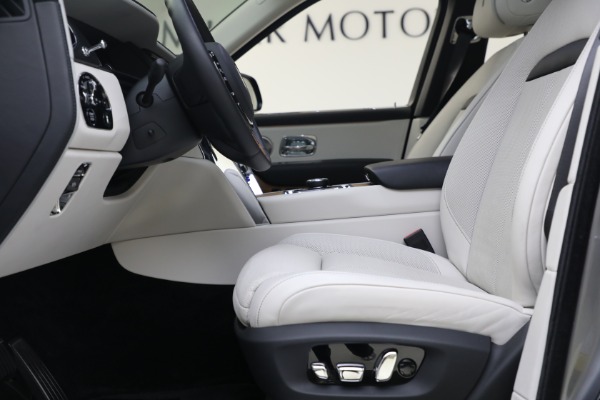 Used 2019 Rolls-Royce Cullinan for sale $329,900 at Pagani of Greenwich in Greenwich CT 06830 13