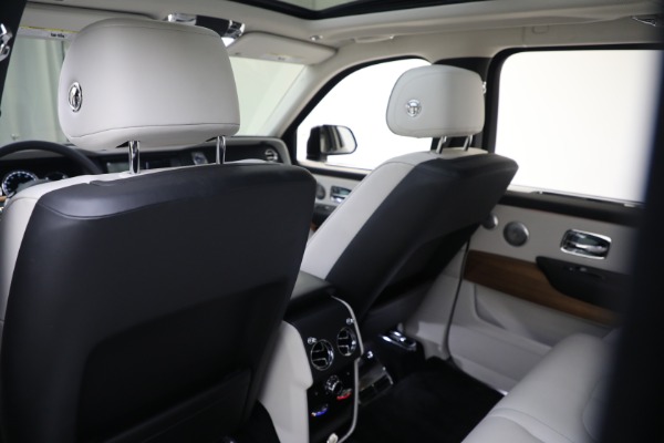 Used 2019 Rolls-Royce Cullinan for sale $329,900 at Pagani of Greenwich in Greenwich CT 06830 15