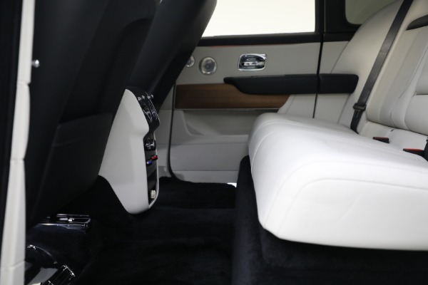 Used 2019 Rolls-Royce Cullinan for sale $329,900 at Pagani of Greenwich in Greenwich CT 06830 16
