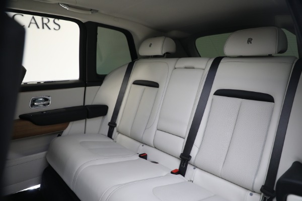 Used 2019 Rolls-Royce Cullinan for sale $329,900 at Pagani of Greenwich in Greenwich CT 06830 17