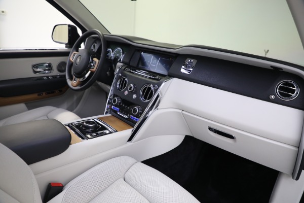 Used 2019 Rolls-Royce Cullinan for sale $329,900 at Pagani of Greenwich in Greenwich CT 06830 19
