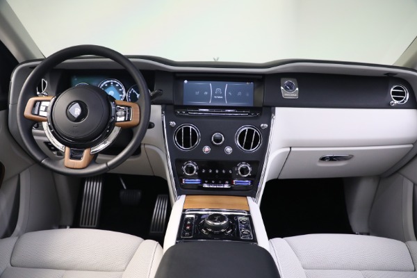 Used 2019 Rolls-Royce Cullinan for sale $329,900 at Pagani of Greenwich in Greenwich CT 06830 4