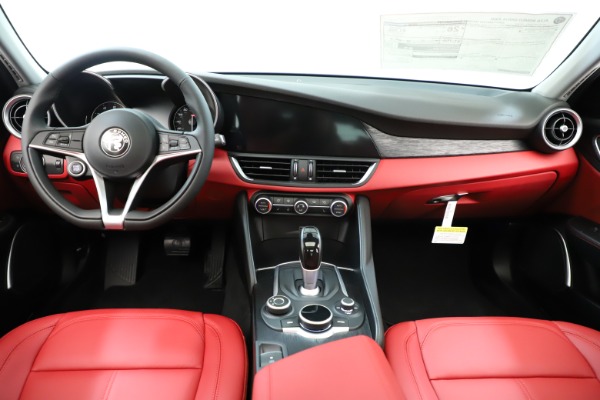 New 2019 Alfa Romeo Giulia Q4 for sale Sold at Pagani of Greenwich in Greenwich CT 06830 17