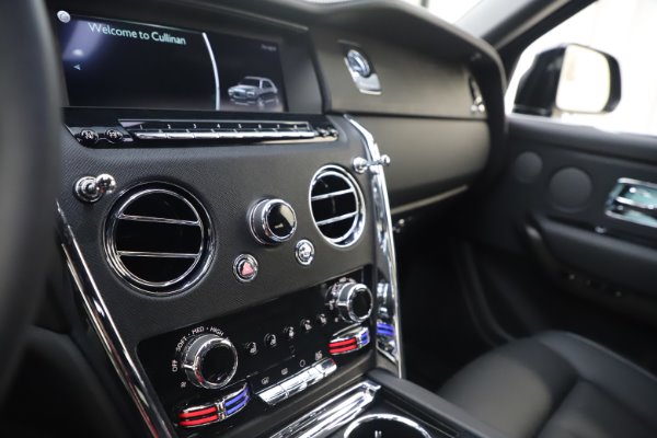 Used 2020 Rolls-Royce Cullinan for sale Call for price at Pagani of Greenwich in Greenwich CT 06830 21