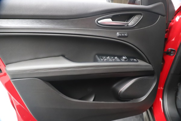 New 2020 Alfa Romeo Stelvio Q4 for sale $49,240 at Pagani of Greenwich in Greenwich CT 06830 17