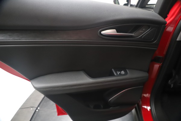 New 2020 Alfa Romeo Stelvio Q4 for sale $49,240 at Pagani of Greenwich in Greenwich CT 06830 21