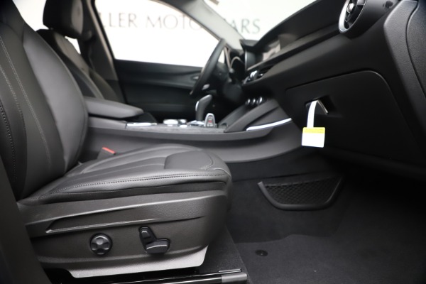 New 2020 Alfa Romeo Stelvio Q4 for sale $49,240 at Pagani of Greenwich in Greenwich CT 06830 23