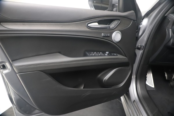 New 2020 Alfa Romeo Stelvio Ti Lusso Q4 for sale $55,790 at Pagani of Greenwich in Greenwich CT 06830 17