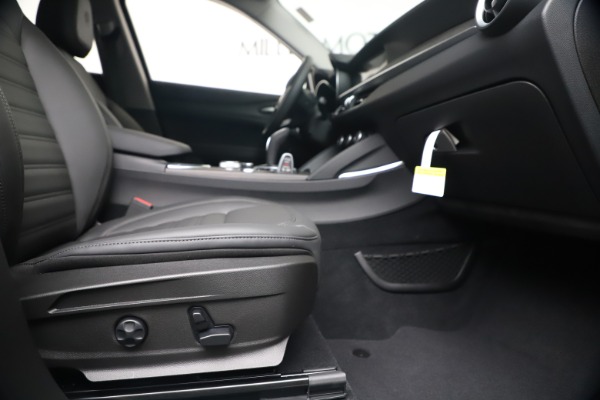 New 2020 Alfa Romeo Stelvio Ti Lusso Q4 for sale $55,790 at Pagani of Greenwich in Greenwich CT 06830 23