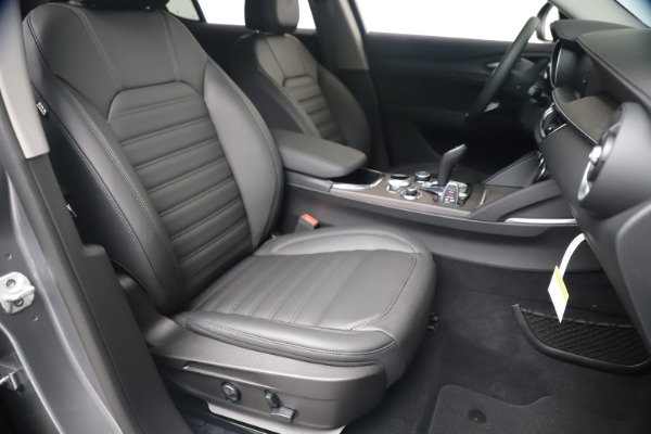 New 2020 Alfa Romeo Stelvio Ti Lusso Q4 for sale $55,790 at Pagani of Greenwich in Greenwich CT 06830 24