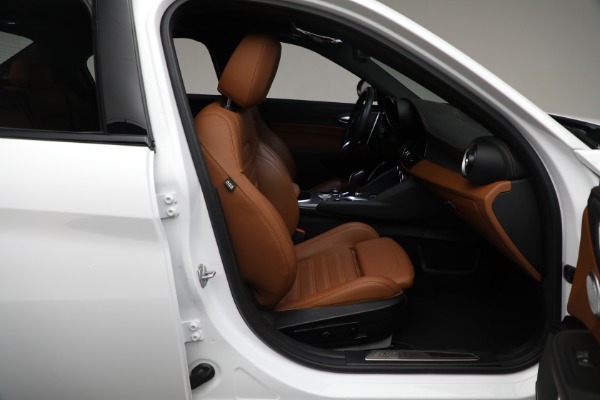 New 2020 Alfa Romeo Giulia Ti Sport Q4 for sale $53,190 at Pagani of Greenwich in Greenwich CT 06830 25