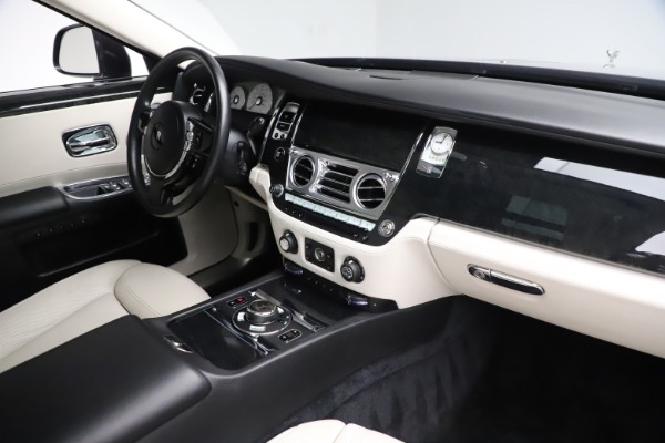 Used 2016 Rolls-Royce Ghost for sale Sold at Pagani of Greenwich in Greenwich CT 06830 18