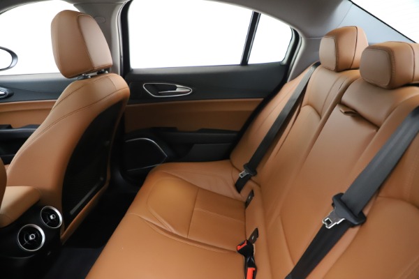 New 2020 Alfa Romeo Giulia Q4 for sale $46,395 at Pagani of Greenwich in Greenwich CT 06830 19