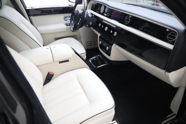 Used 2013 Rolls-Royce Phantom for sale Sold at Pagani of Greenwich in Greenwich CT 06830 16