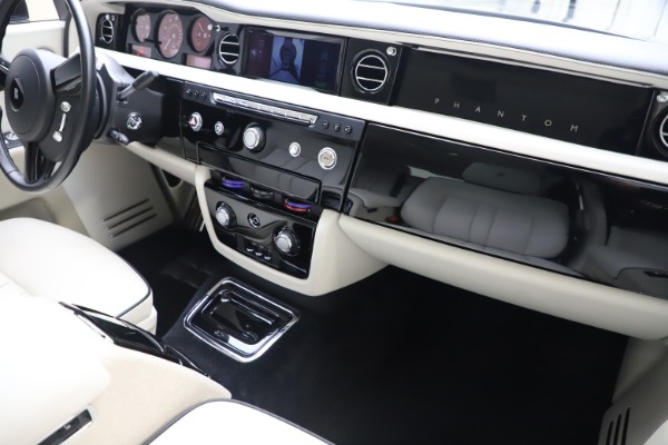 Used 2013 Rolls-Royce Phantom for sale Sold at Pagani of Greenwich in Greenwich CT 06830 23