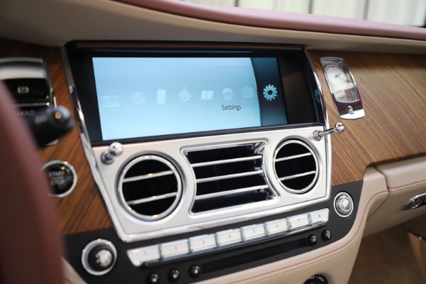Used 2016 Rolls-Royce Dawn for sale Sold at Pagani of Greenwich in Greenwich CT 06830 28