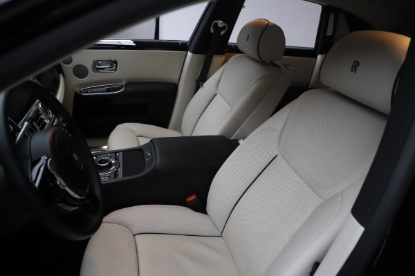 Used 2015 Rolls-Royce Ghost for sale $159,900 at Pagani of Greenwich in Greenwich CT 06830 12