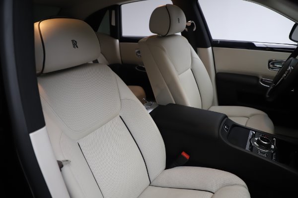 Used 2015 Rolls-Royce Ghost for sale $159,900 at Pagani of Greenwich in Greenwich CT 06830 13