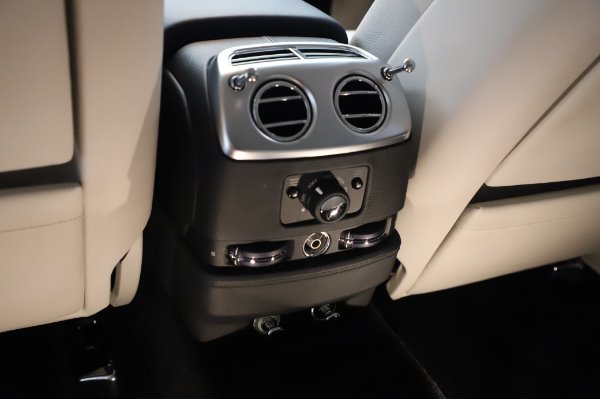 Used 2015 Rolls-Royce Ghost for sale $159,900 at Pagani of Greenwich in Greenwich CT 06830 25