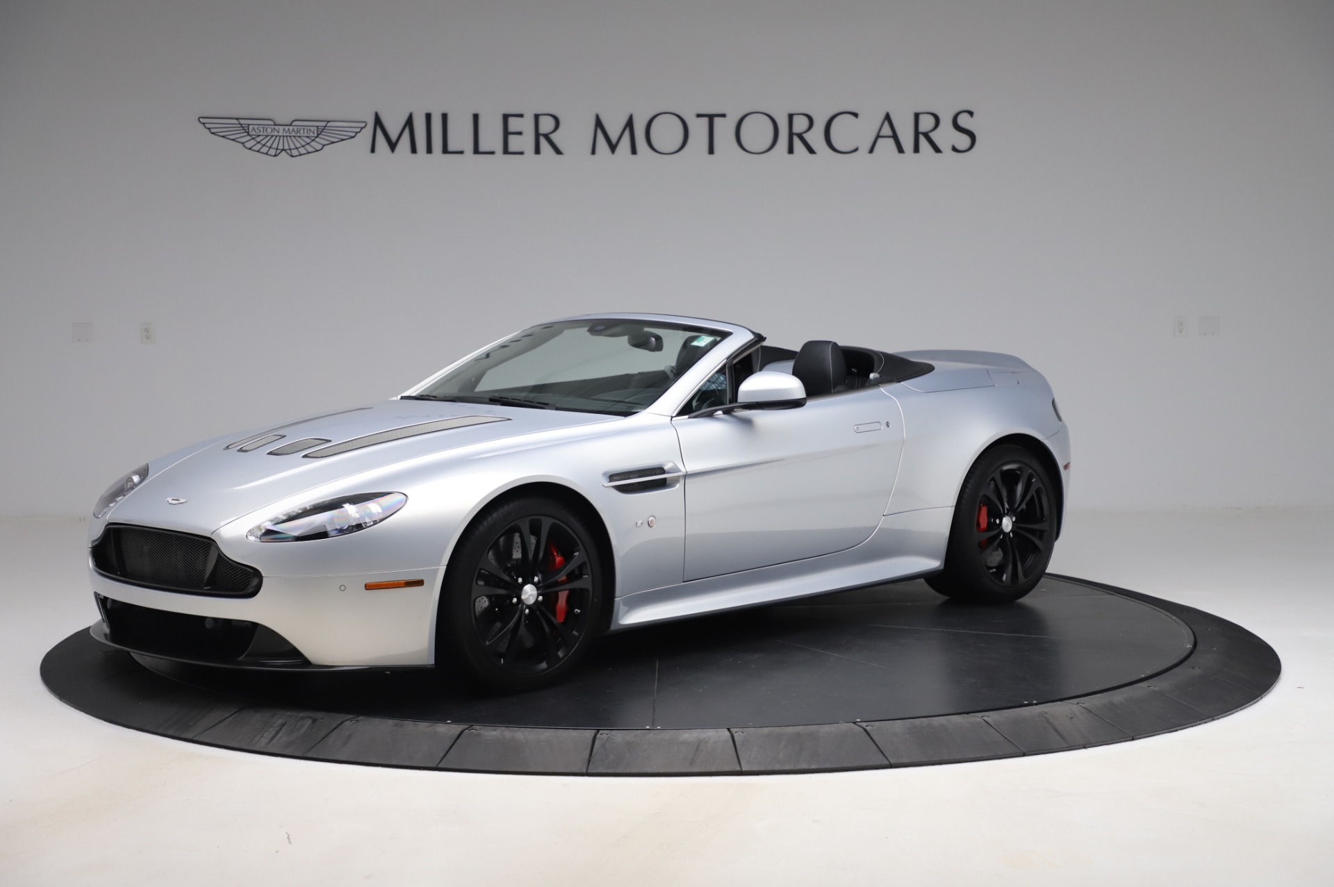 Used 2017 Aston Martin V12 Vantage S Roadster for sale Sold at Pagani of Greenwich in Greenwich CT 06830 1