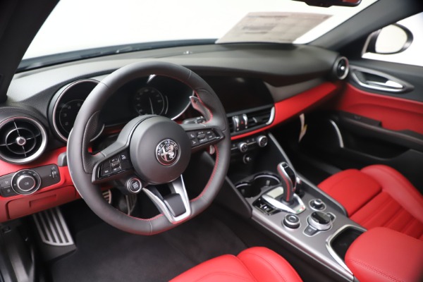 New 2020 Alfa Romeo Giulia Ti Sport Q4 for sale $51,095 at Pagani of Greenwich in Greenwich CT 06830 13