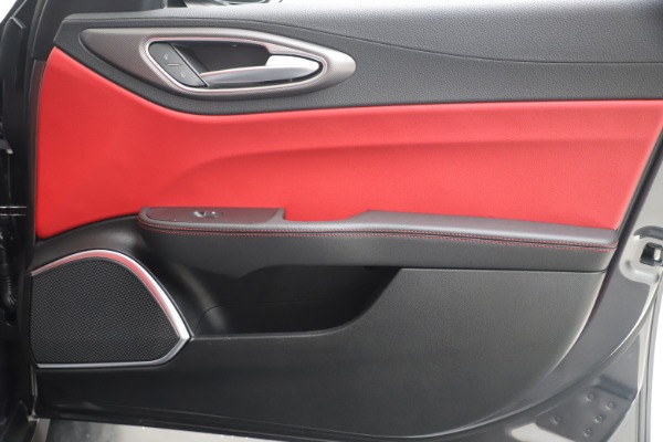 New 2020 Alfa Romeo Giulia Ti Sport Q4 for sale $51,095 at Pagani of Greenwich in Greenwich CT 06830 25