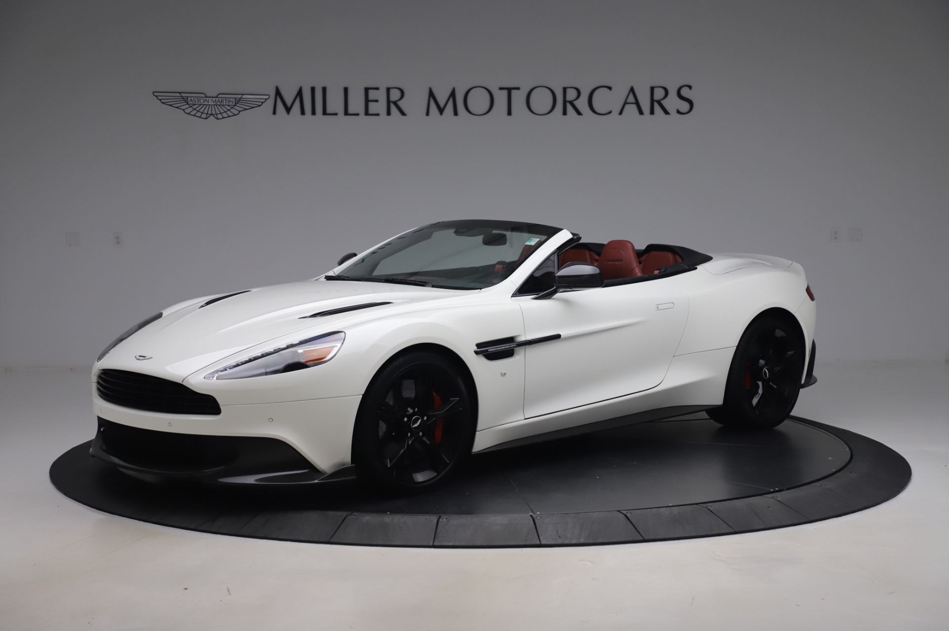 Used 2018 Aston Martin Vanquish Volante for sale Sold at Pagani of Greenwich in Greenwich CT 06830 1
