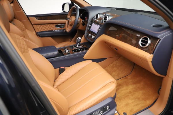 Used 2018 Bentley Bentayga W12 Signature Edition for sale $159,900 at Pagani of Greenwich in Greenwich CT 06830 24