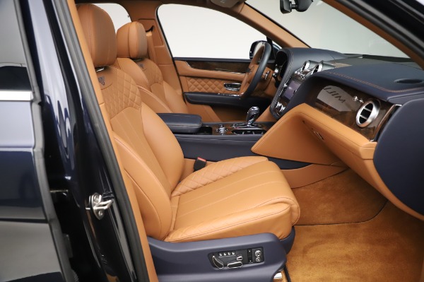 Used 2018 Bentley Bentayga W12 Signature Edition for sale $159,900 at Pagani of Greenwich in Greenwich CT 06830 25